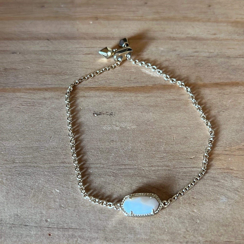 KENDRA SCOTT Elaina gold color adjustable chain bracelet in ivory